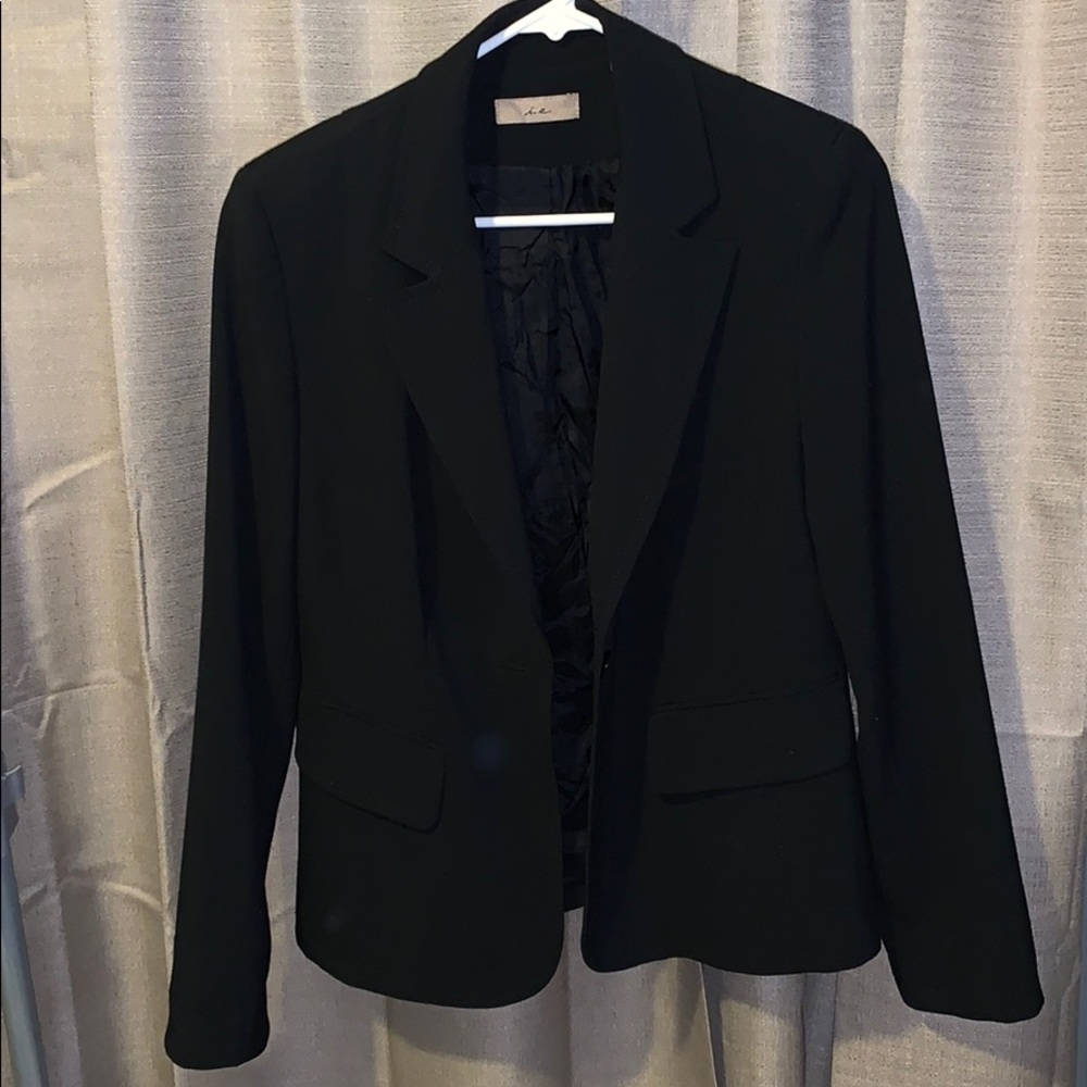 i. e. black blazer size 8